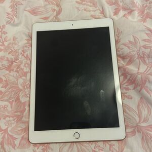 Used iPad 6th Generation Rose Gold 32 GB w/ Pink Leopard Pillow Case